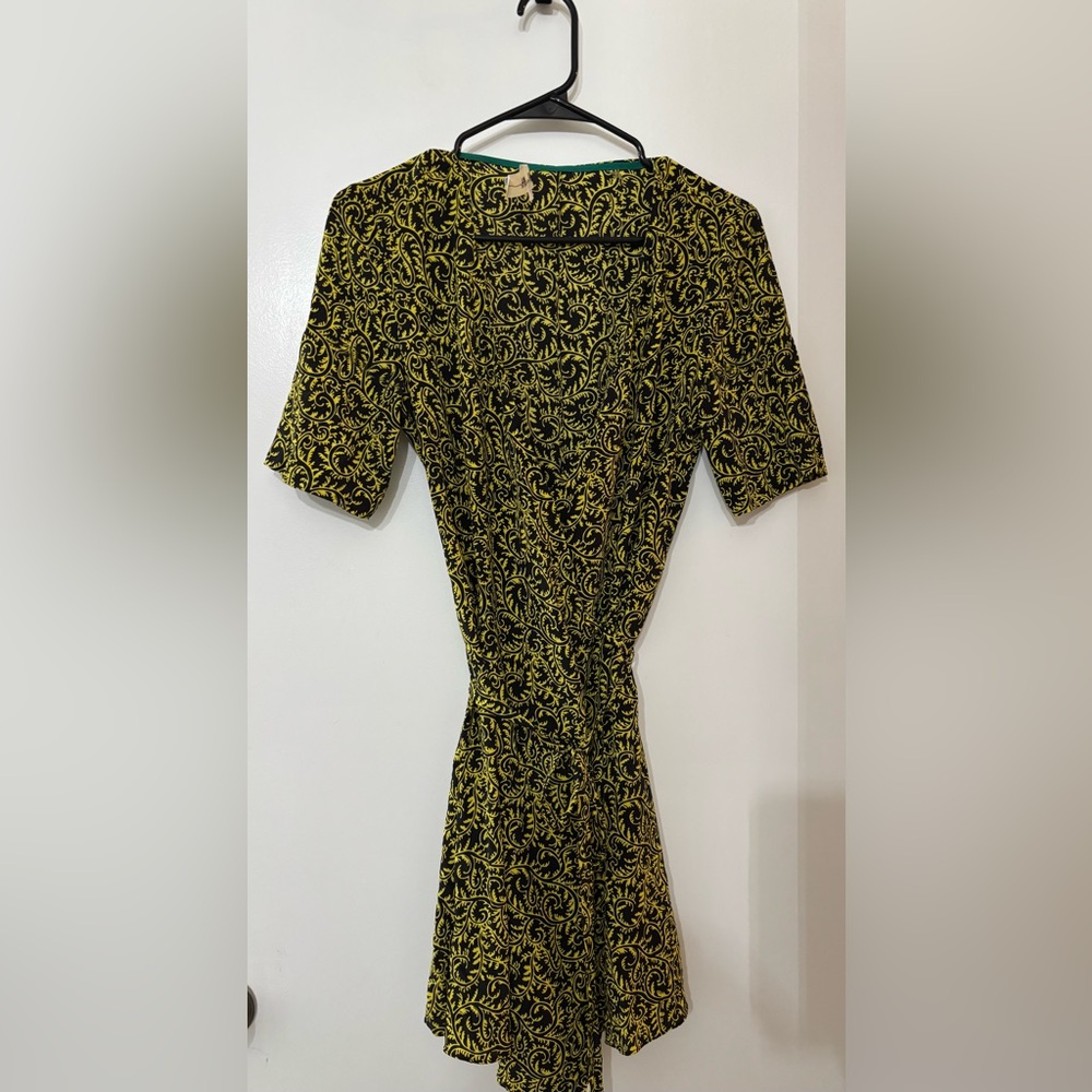 Diane Von Furstenberg Womens Black and Yellow Silk Mini Wrap Dress Size 6